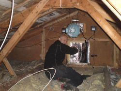 Vad orsakar mögel på vinden?